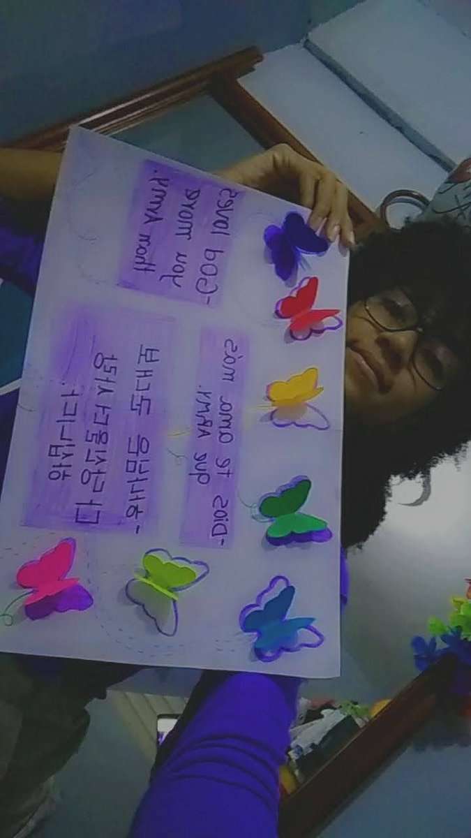SarahEstherNez1's tweet photo. Los único que puedo decir es que estoy tan contenta de que seamos un grupo l@s que oramos por ustedes a diario.
@bts_bighit @BTS_twt
#BangtanForChristProject
#ChristianArmy
#8YearsToInfinityWithBTS
#BTS8thAnniversary
#8YearsWithNoMoreDream https://t.co/aVMfqgtIeo