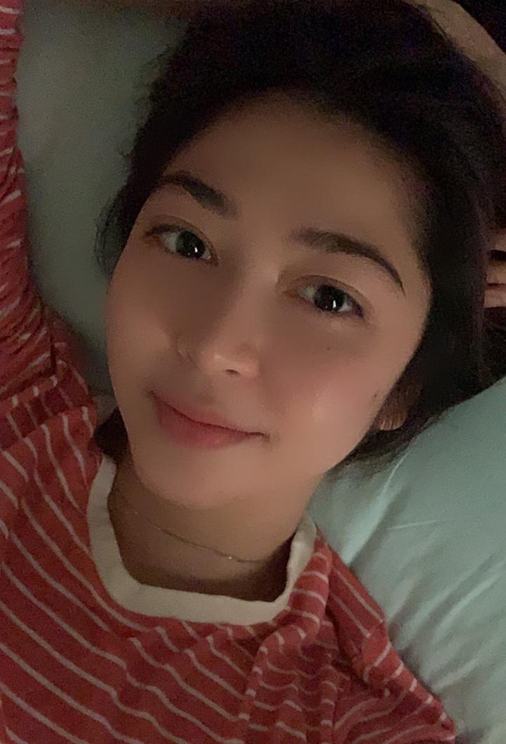 Hollaaa,
Lama banget tidak menyapa Twitter,
Gimana kabarnya semua?
Sudah bangun belum yah? Hahahah
Anyway Happy Sunday, have a blessed one💙