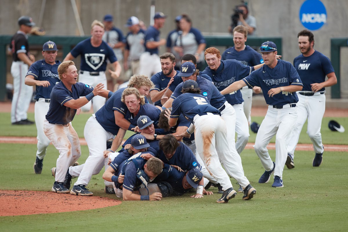 WU_Bulldogs's tweet photo. HISTORIC stuff from @WingateBaseball 

The first team since 2005 to win the @NCAADII baseball title after losing the first game!!

Only the 3rd team to ever do it in an 8-team field!

The 'Dogs just won FIVE STRAIGHT elimination games against top-15 opponents!

#OneDog #CHAMPS https://t.co/zB4e2qWBo9