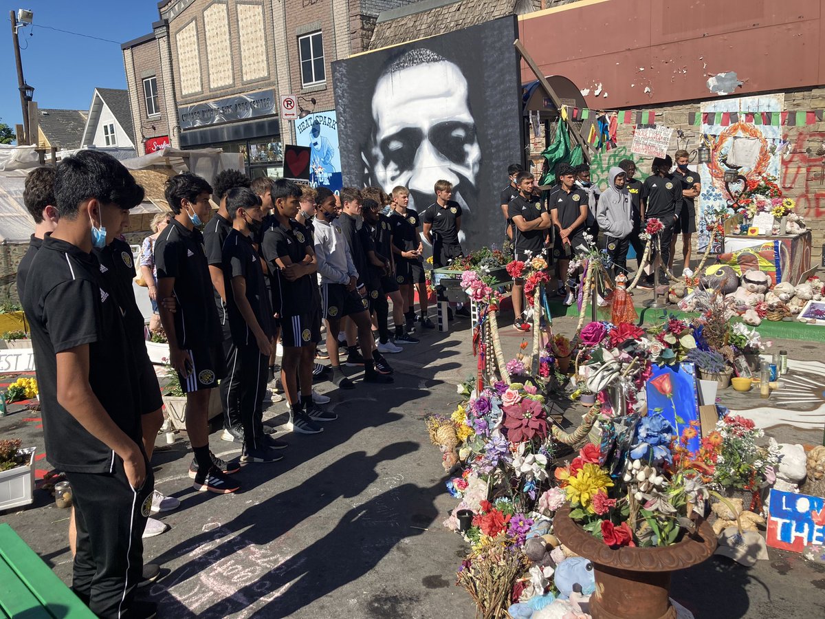 CrewAcademy96's tweet photo. Columbus Crew Academy players and staff proudly paid respects at George Floyd Square in Minneapolis, MN this afternoon.

We affirm that #BlackLivesMatter. Rest in Power George Floyd.

#TheCollective #SayTheirNames https://t.co/BQ0qrSBZsv