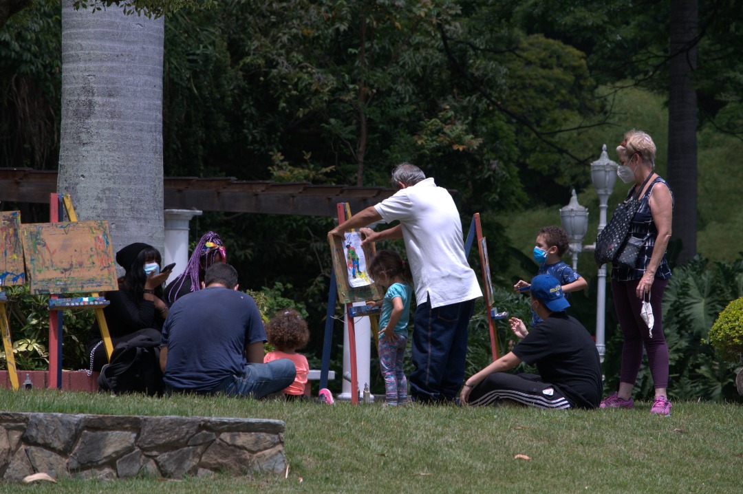 Un día de pintura hoy en La Casona. La #Familia tuvo su espacio para compartir
<a href="/VillegasPoljak/">Ernesto Villegas Poljak</a> <a href="/minculturave/">Ministerio del Poder Popular para la Cultura</a> <a href="/reddearte/">Fundación Red de Arte</a> <a href="/redesipc/">IPCVenezuela</a> <a href="/VeMisionCultura/">Misión Cultura</a>
#CaraboboBicentenario