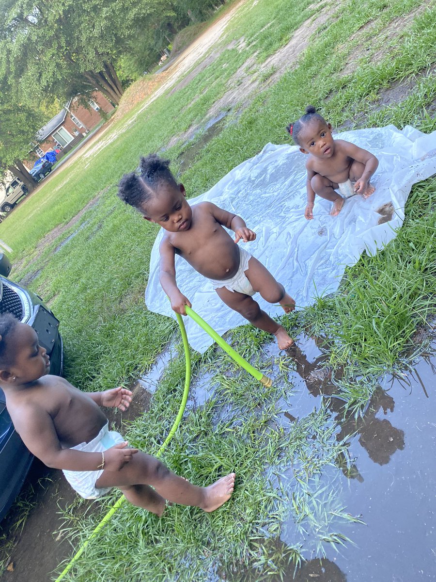 __allabouttk's tweet photo. Some girl love diamonds, others love camo, mud, and bows #nameabettertrio #muddfun #countrybabies #countrygirls 🔐 https://t.co/ysehJRCYaK
