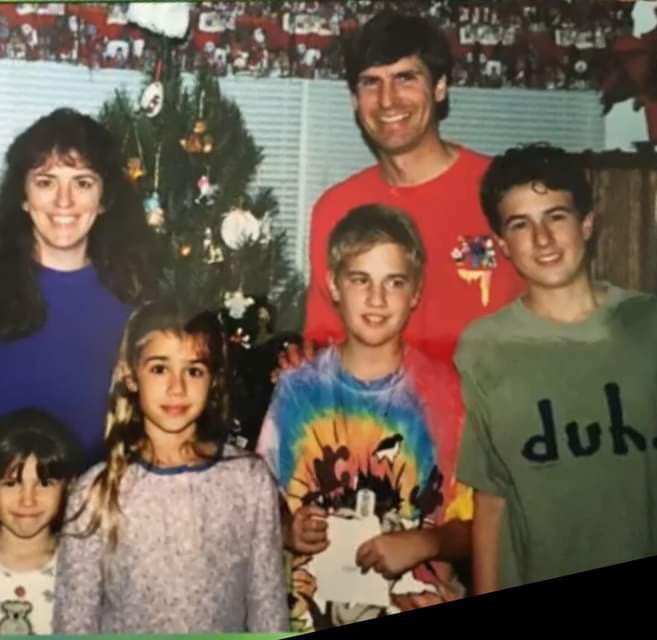 rae_death's tweet photo. @rdbrenee @MissRBaller This will always be my favourite picture of the #ballingerfamily I know you said just Rachel but I couldn’t resist 😂 https://t.co/VbetPgXmOD