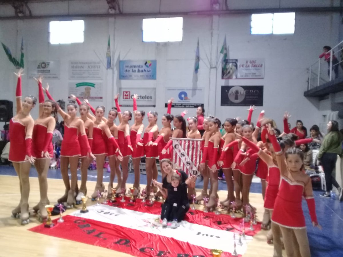 11 años representando, sobre ruedas, a nuestra institución. El abrazo a cada patinadora en este día. #Sansinena #LaPasiónDeUnPueblo