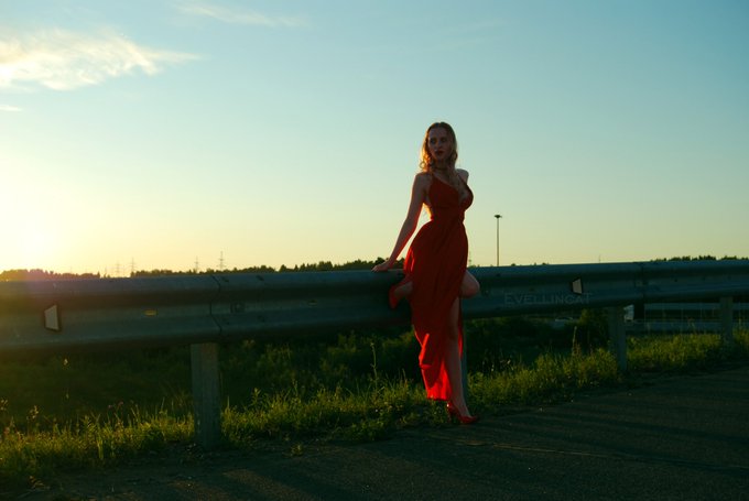 Hanging out with my sister today! Tap my bio if you are interested in what we are doing 😈 https://t.<a href="/tag/humpday"class="tags"><span>#humpday</span></a>