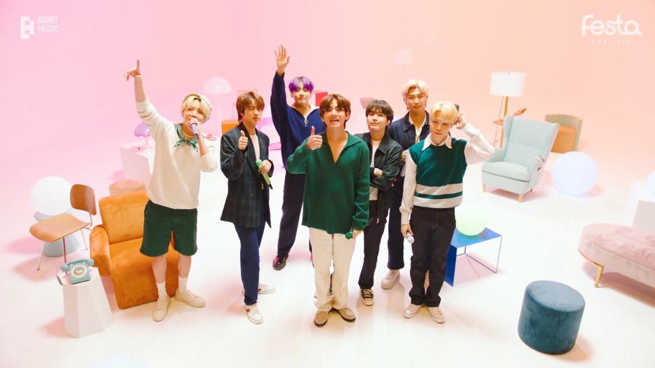 Fiikookie07's tweet photo. "Jangan khawatir karena tidak bersama kami dari awal, hari dimana kamu menemukan kami adalah hari kami debut untukmu" - Min Yoongi

YA ALLOH SUMPA YA MIN YOONGI BIKIN AKU NANGIS 😭 (+)

#BTS8thAnniversary
#8YearsToInfinityWithBTS https://t.co/lNAjKLzMH1