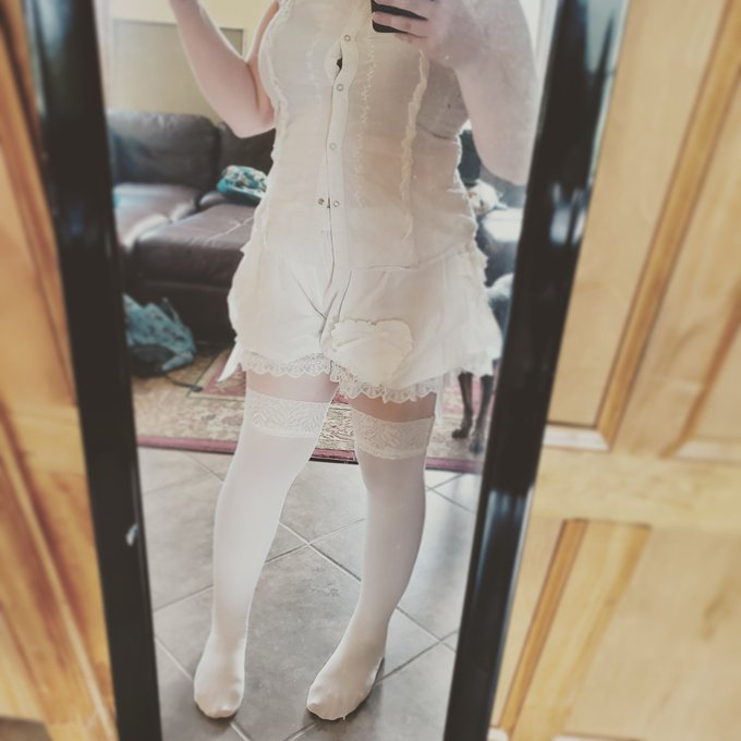 ;) just got out of my cosplay #thighhigh #bloomer https://t.co/LMpehzp0Sy<a href="/tag/thighhigh"class="tags">#thighhigh</a><a href="/tag/bloomer"class="tags">#bloomer</a>