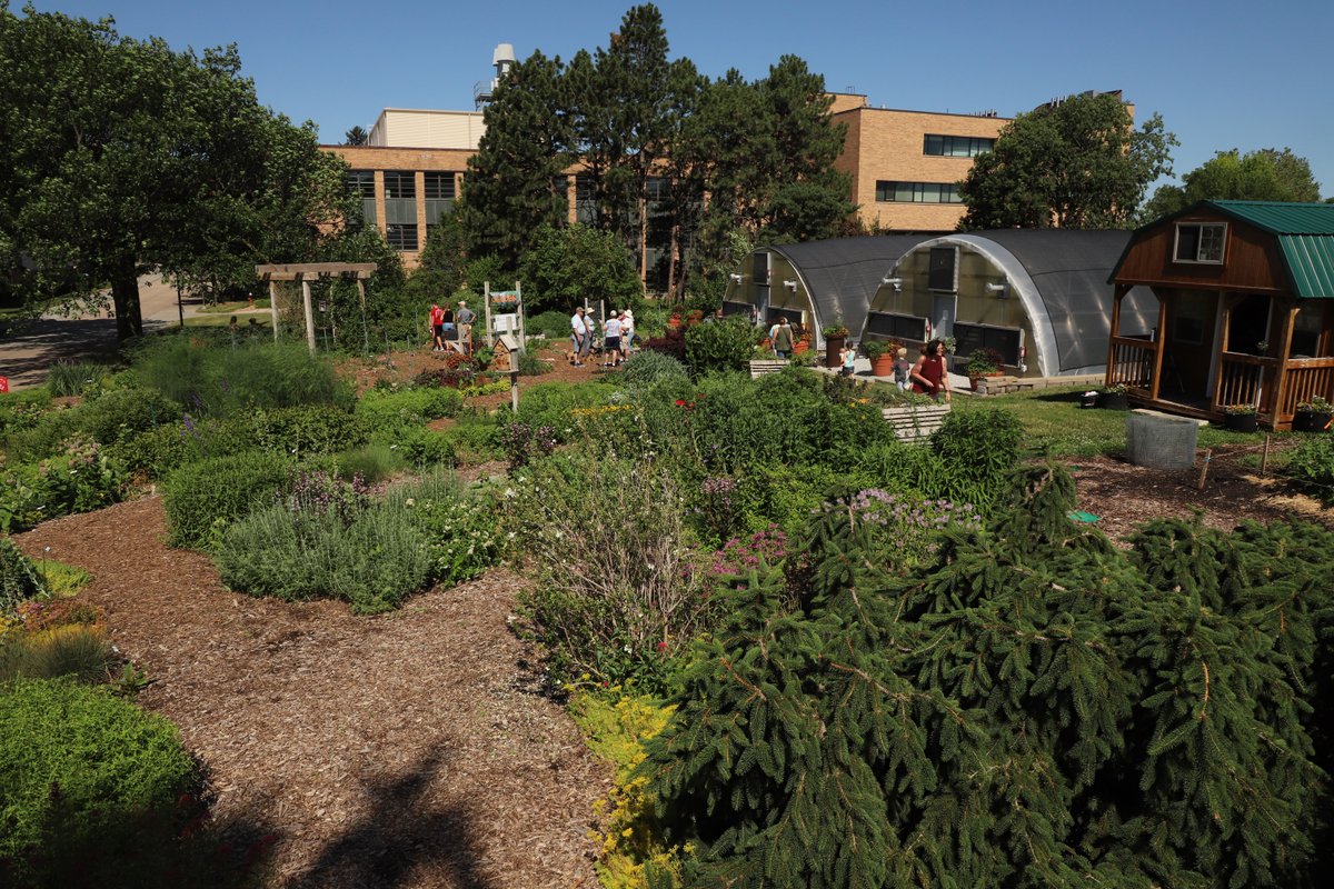 unlagrohort's tweet photo. Inaugural #ECDisoveryDays #UNLAgroHort booths included seed planting with #UNLAgroHort grad students, Becky Young &amp; soil profiles, @BYFUNL tours &amp; #UNL_PSEP pesticide education.
#UNL #UNL_IANR #ahgsa_unl https://t.co/ySIoYHrshc