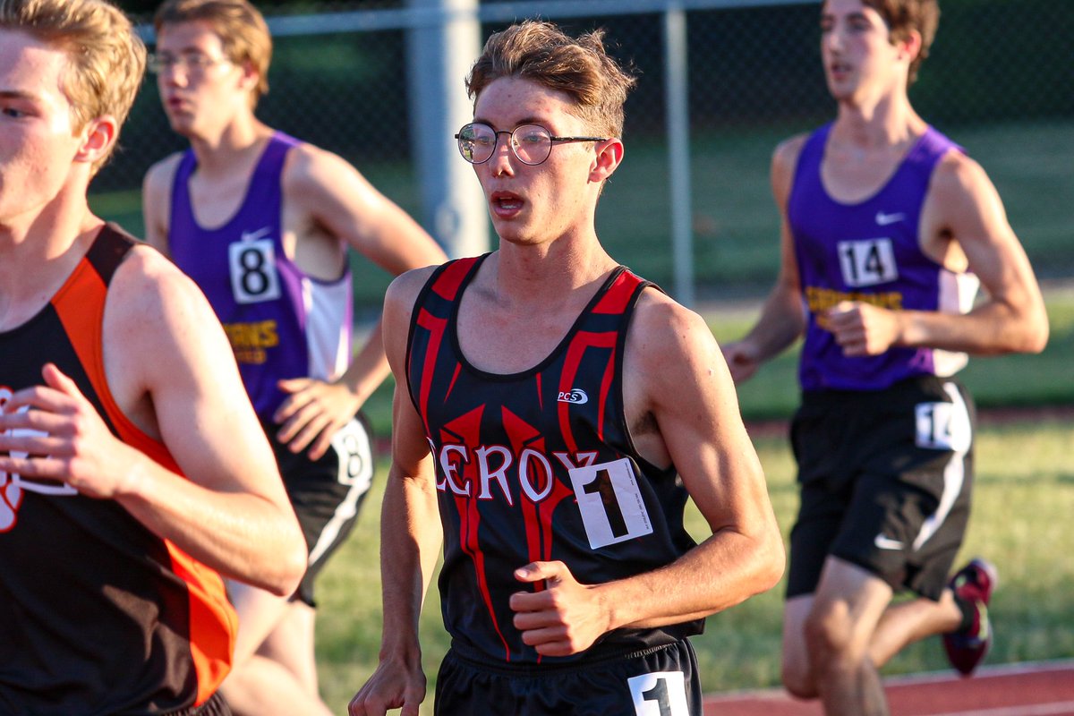 LeRoy_CSD's tweet photo. .@SecVTrackField Class B2
Boys Track &amp; Field Championship

Sectional Champion:

🥇🥇Eric Schwab
3000 Steeplechase - 11:05.20
3200 Run - 10:46.35

Congrats, Eric!

#LRtitletown🏆
#WayToGoKnights https://t.co/49TMP30Bee
