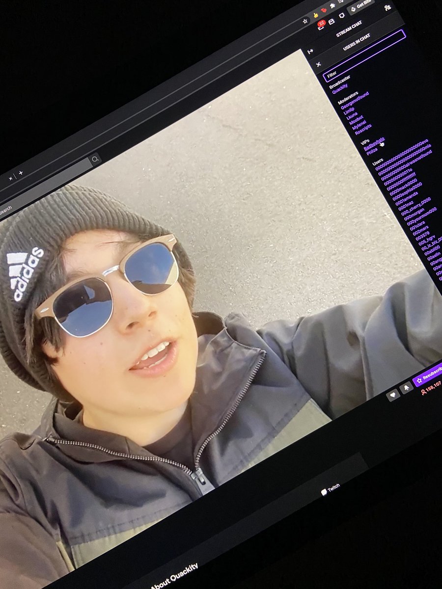 smp_theories's tweet photo. Driving stream POG? Bad and Philza really just sitting and the chat and watching this XD
#drivingstream #quackity https://t.co/yFfWM9a9hz