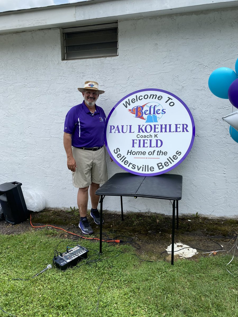 Belles18UGold's tweet photo. Our leader, Paul Koehler, had an exciting day today! After hours of rain and hard work to get the fields ready, a 14-1 blowout win in game we did a thing…Druckenmiller Playground Field 1 will now be Paul Koehler Field!!! Thank you for all you have done!!! A well Deserved Honor! https://t.co/tiiZfbmVEf