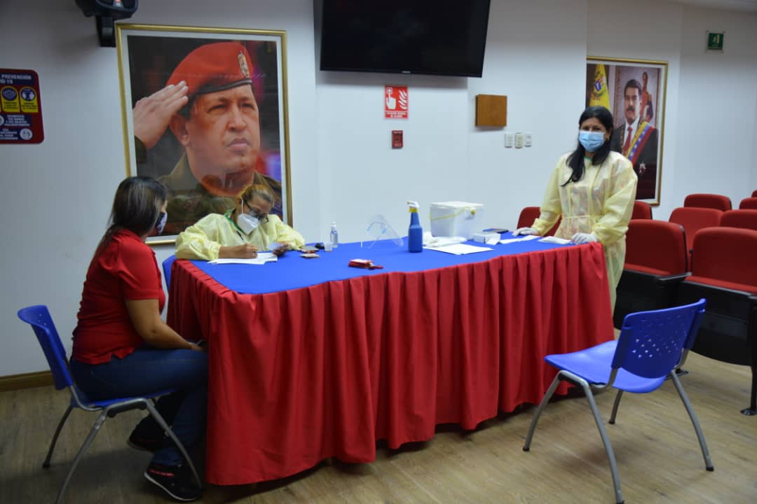 Bolipuertos__ve's tweet photo. #Prevención 😷 Avanzan las acciones de bioseguridad en el Puerto de #LaGuaira implementadas por la Gerencia de SLA ejecutando jornada de despistajes de COVID-19 al personal operativo y administrativo
#02Jun #HeroesDeVerdad https://t.co/sTSMLGAaPl