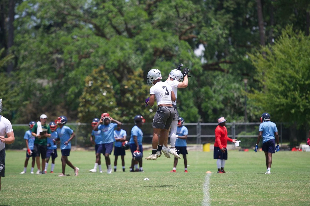 coachjones99's tweet photo. Our group is fun to be around! #HangTime #Team13 https://t.co/oSjxbzJ21T