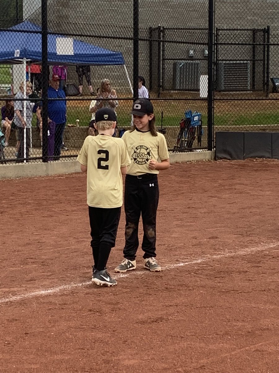 warsgirl08's tweet image. These #eastbeasts got some bling! @courtneyspecial they wanted to be sure you saw them! @EESPrincipal