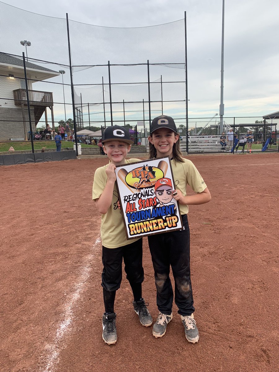 warsgirl08's tweet image. These #eastbeasts got some bling! @courtneyspecial they wanted to be sure you saw them! @EESPrincipal