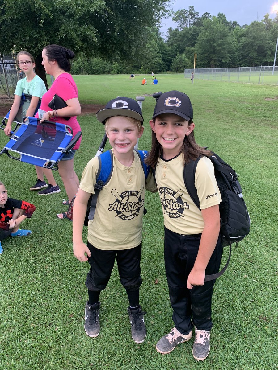 warsgirl08's tweet image. These #eastbeasts got some bling! @courtneyspecial they wanted to be sure you saw them! @EESPrincipal