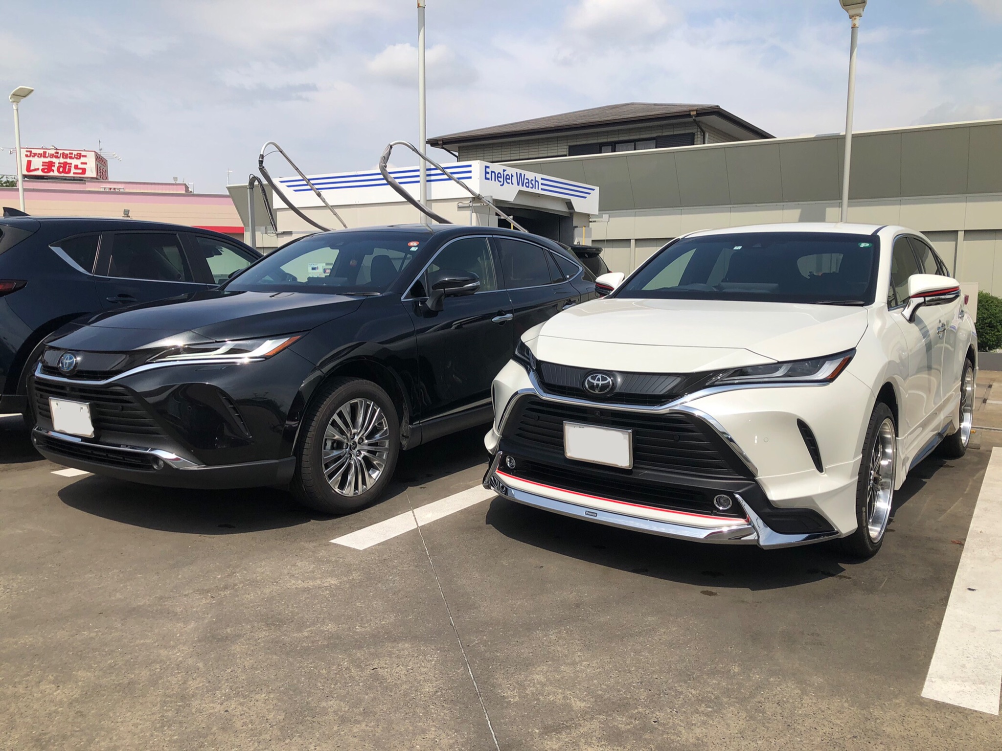 いさぞ ハリアー10月契約4月納車 洗車してたら理想の深リムに赤いラインがカッコいいハリアーさんが 思わず声かけたら色々お話ししてくれました エアロもミックスで細部まで手が入ったこだわりの仕上がりでした T Co Duztppaitp Twitter