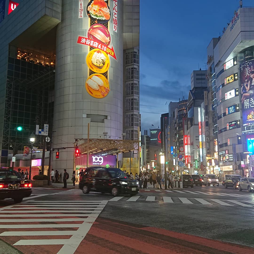 渋谷の16巻広告風まこらちゃん🌿 