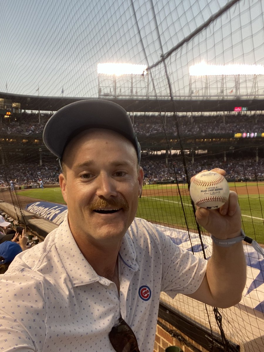 CarlsBeef's tweet photo. Rizzo just landed the ball over the net into my hands https://t.co/IQpCldJEra