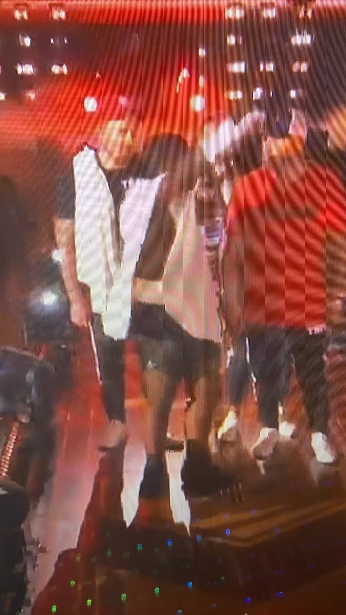TezzVAL's tweet photo. tf is he wearing bro https://t.co/B8aLcRZaos