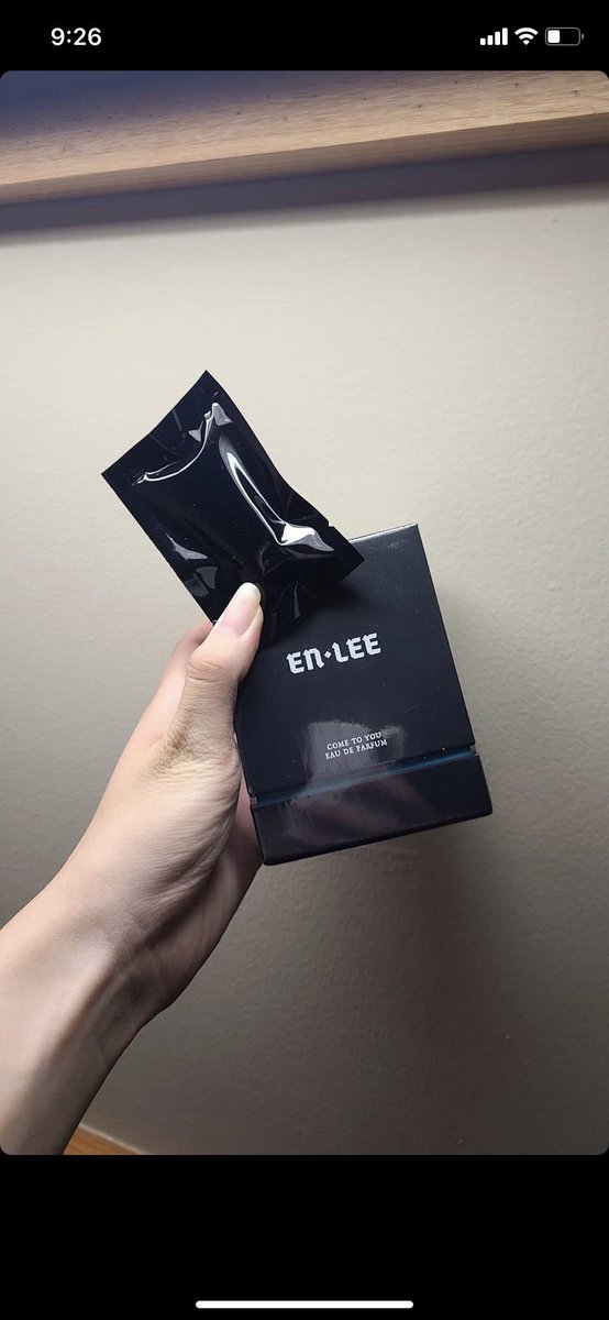 received the perfume and it came with samples as well <3 wonderful customer service and it came perfectly all the way to canada !! would 100% recommend <a href="/ENLEEofficial/">ENLEE</a>