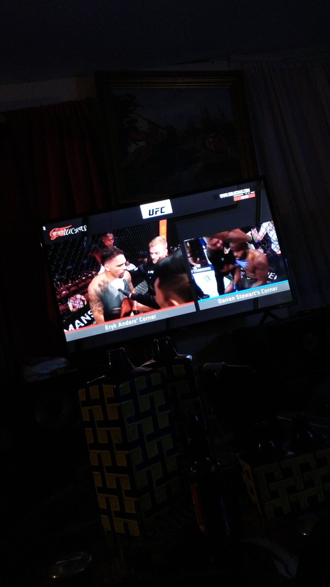 #UFC263 esperando ver a <a href="/theassassinbaby/">Brandon Moreno</a> vs <a href="/Daico_Deiveson/">Deiveson</a>