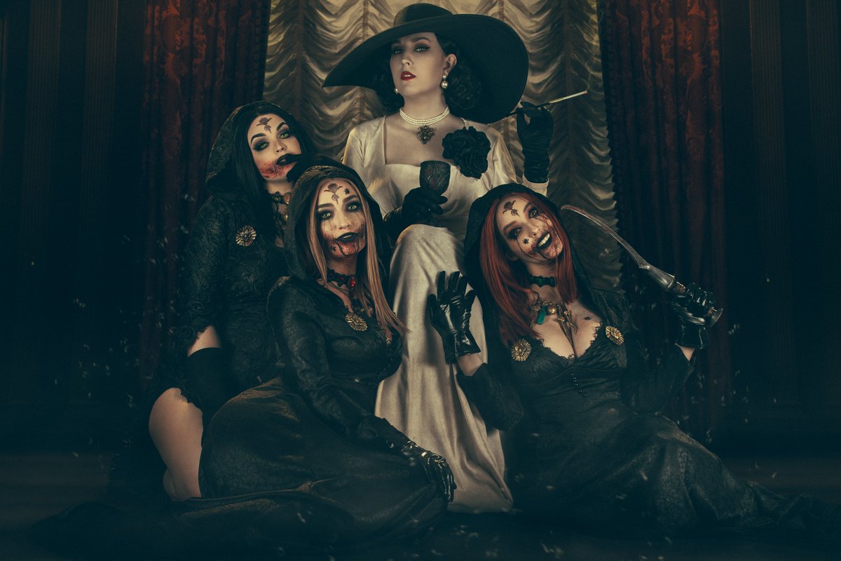 MsJuliRae's tweet photo. "Let us devour his man-flesh quickly, Mother." 🩸🩸🩸

Lady D: @OJeniferAnn
Bela: @witchybreww
Cassandra: @daniellednicola 
Daniela: @MsJuliRae
📸: @davidlovephotog 

#ResidentEvilVillage #re8 #ResidentEvil #cosplay https://t.co/r2uWsWhcId