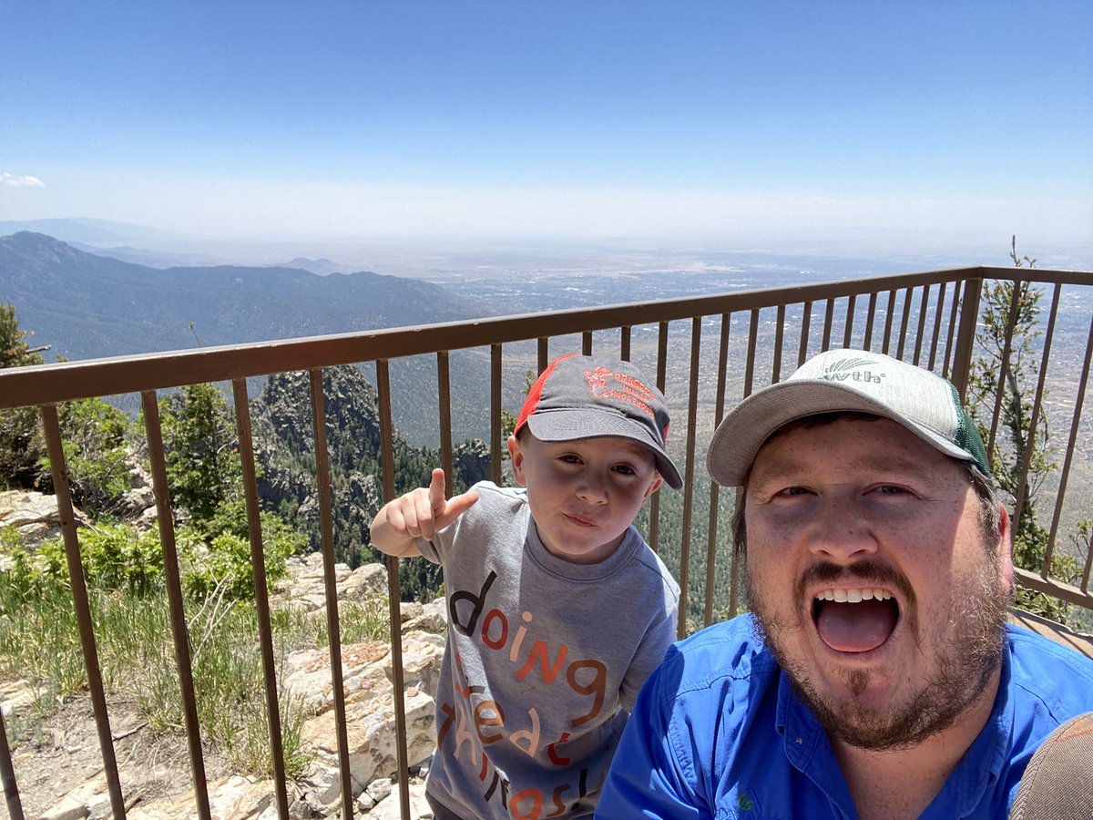 AgronomyOnTheGo's tweet photo. Making up for lost time spent on the road.
Love my job and love helping farmers all over this country, but spontaneous trips with the family are the best.
#NewMexicoSkyline
#RandomCityRoadTrip
#FirstPlaneRide https://t.co/MyjRdzCx1d