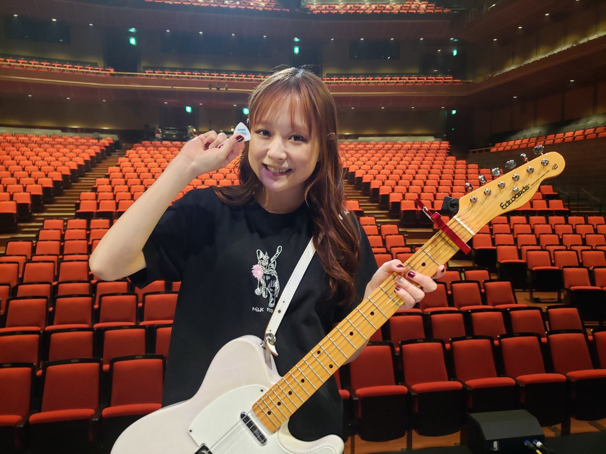 Niji__39's tweet photo. こんにちは！ティニーです！
このアカウントから長いこと離れてたので
ティニーと名乗るのも久しぶりなくらい…笑

今日はじぇりーちゃんと
P.L共に参戦します🌸

ちっちゃくて白の服、水色のアクセサリー
全部当てはまったらたぶん私です！

来る人ぜひ会ってください❤︎！ https://t.co/Bp91xNBlgc