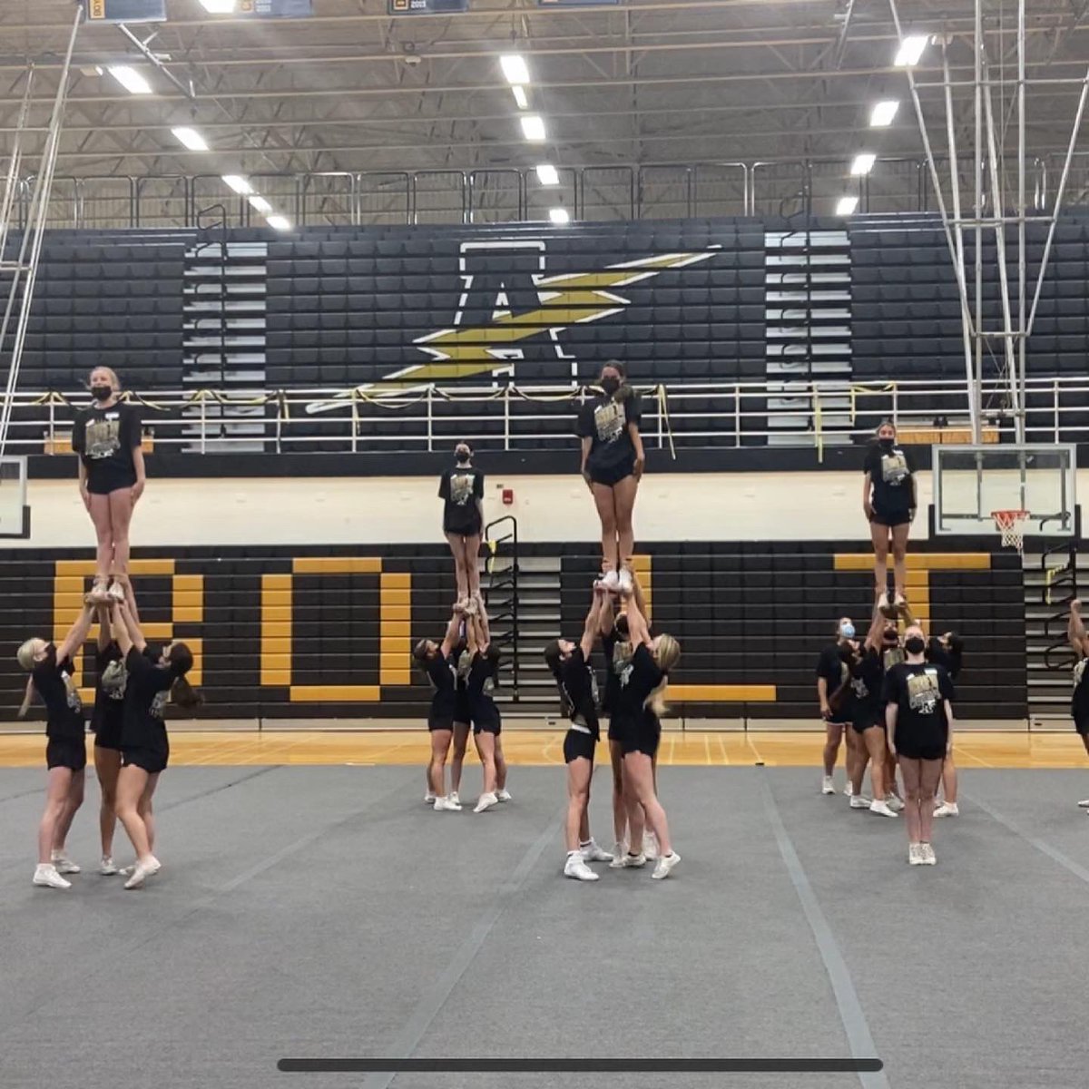 TBoltCheer's tweet photo. Our first camp of the summer and these kids PUT IN THE WORK!!! We learned how to pay attention to every detail and how the basics are going to get us far this season. We are so grateful for our time with @LauraDuesing @AlJayyy and @Ms_Twohill https://t.co/SpBh3Wz9tc