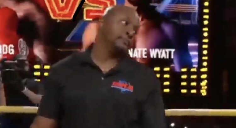 ExSZN's tweet photo. The youtubers looking at deji as he walks in the locker room... https://t.co/B9f6Hxa5g6