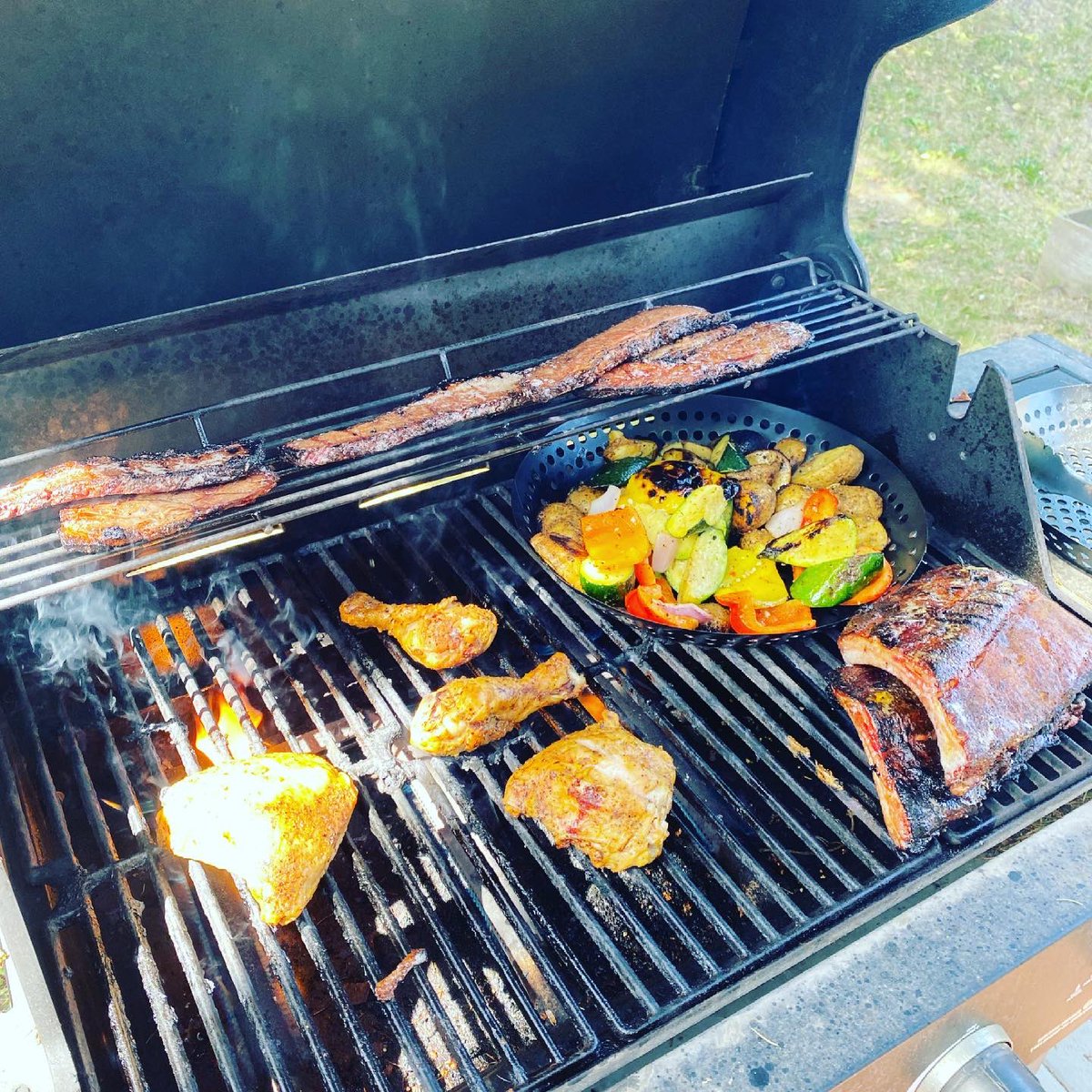 kimberleyabanks's tweet photo. What a Saturday! Showed off my #grillskills and supported the @cheobbq team who partnered with @Meatings for a delish BBQ virtual event! Hit the links!. I encourage everyone to check out what the CHEO BBQ event is all about and as always, #supportlocal #myottawa ❤️⛳️🍗 https://t.co/iqxni39cWp