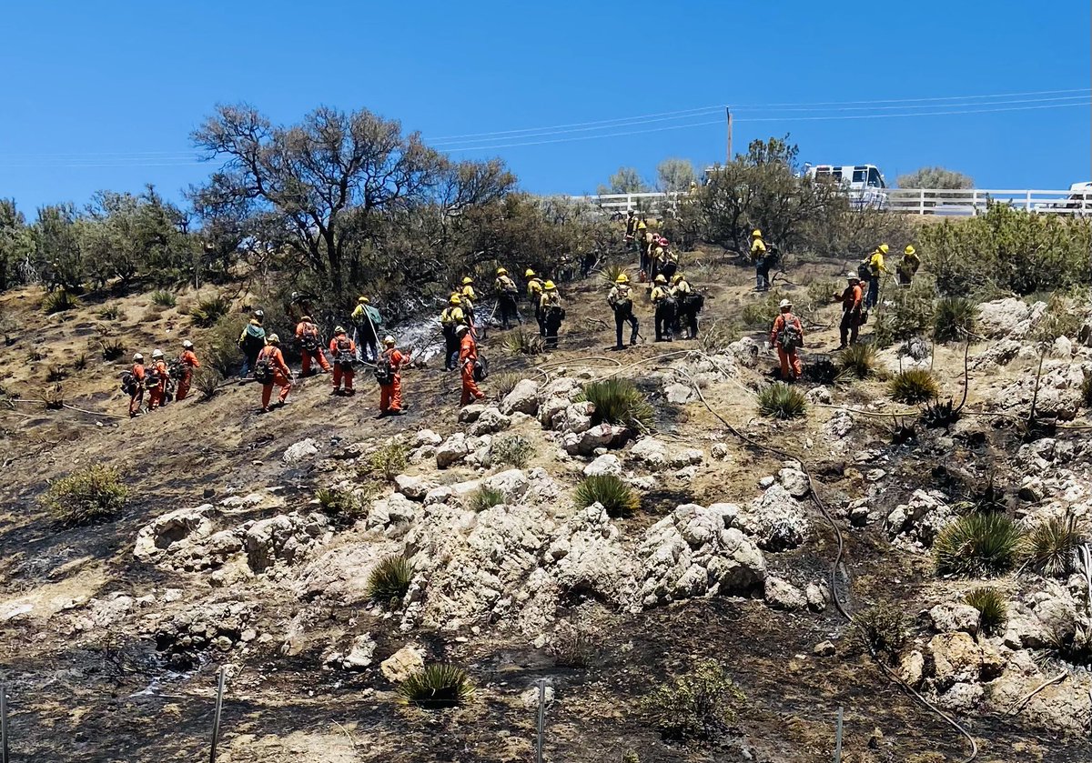CaltransDist7's tweet image. EXPECT DELAYS: Two right lanes of NB I-5 remain BLOCKED near #Lebec due to semi-truck fire that spread to roadside. Duration until 11 pm. Backup is 15 miles with delay of 1 hour, 43 minutes. #BeWorkZoneAlert