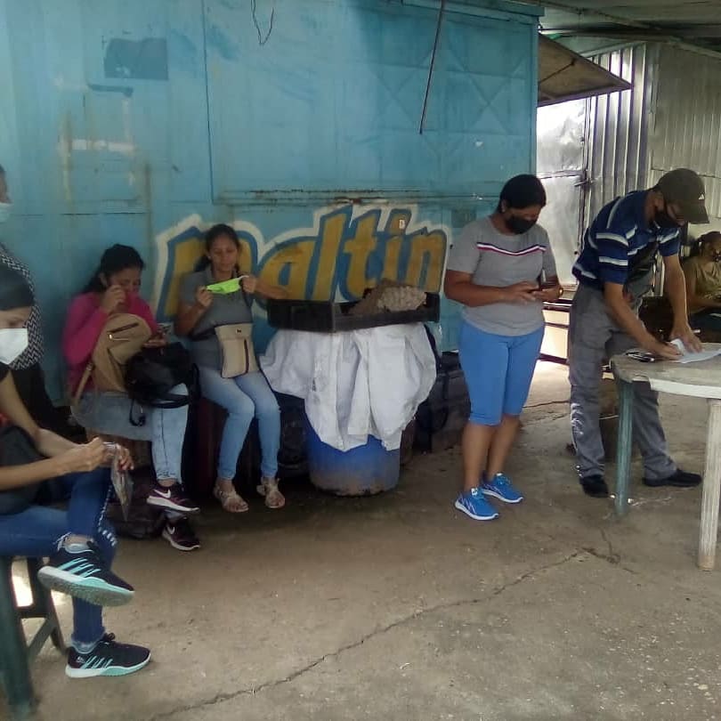 AvvCuartaRaiz's tweet photo. #12Jun Sábado productivo:  reunión por parte de los integrantes de la Avv "La  Cuarta Raíz Socialista" donde se trató varios puntos con relación a los avances del proyecto habitacional 👉
https://t.co/DuUwN1iDr3

@Minhvi_Oficial @IMVillarroel1 
#HéroesDeVerdad 🇻🇪🤗 https://t.co/LQ7nvU47KU