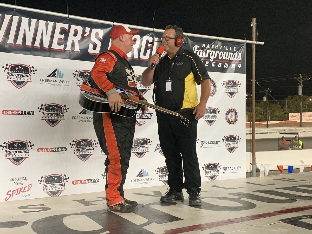 RacingAmerica's tweet photo. Bill Burba wins the #ModsofMayhem feature at @RaceFairgrounds.
Keep an eye out for highlights and more from tonight’s race on Speed51. https://t.co/WcAdTMZb4e