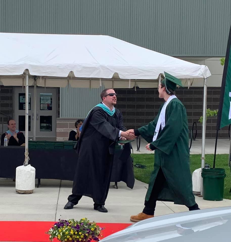 Congratulations to the over 400  THS Grads who picked up their diplomas today at our drive through celebration 🎓🎉💚🐯🖤#Graduation2021 #Classof2021