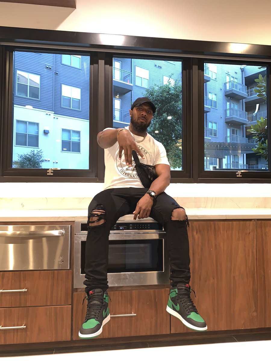 Freemillions22's tweet photo. M’s #SHITBIGNOTrig #Priceless #ItsUp #MsGoCrazy #FreeMillions #Handsome #128M #ClothingLine https://t.co/SAz6GHEMJ4