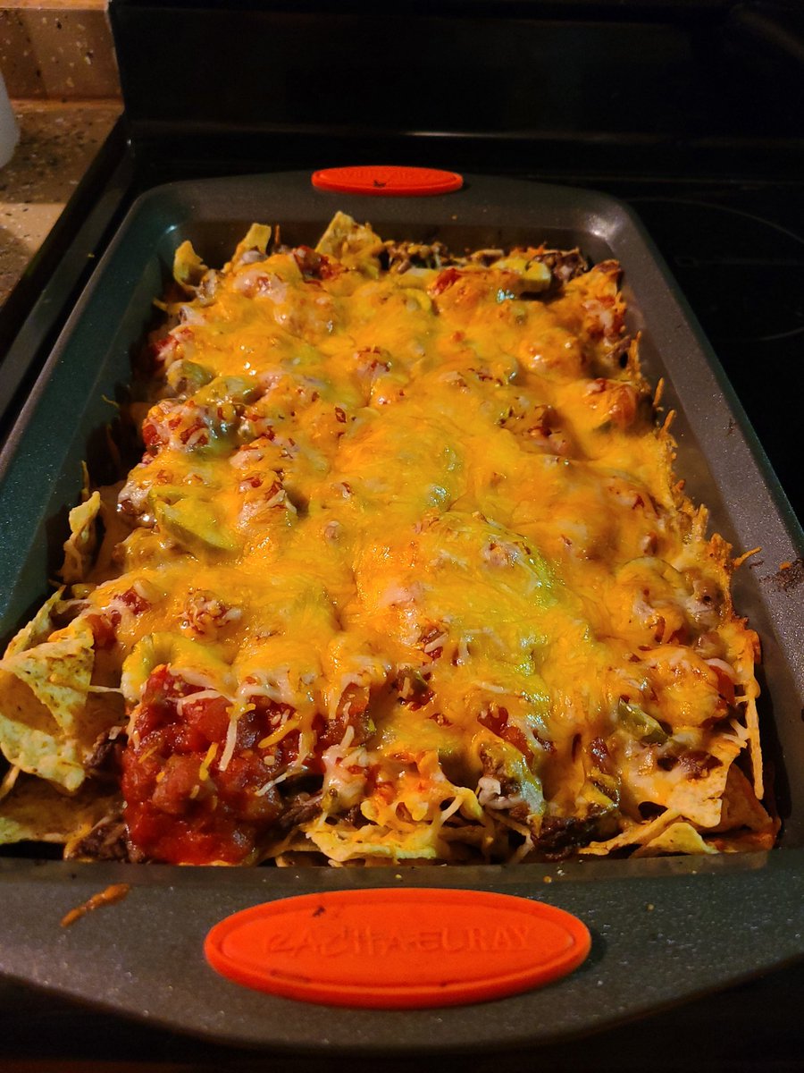CODYUNDERWOOD90's tweet photo. How bout some diced steak nachos!? #CookingWithRedneck #RednecksGreenAcres https://t.co/O3ah7vUeJZ