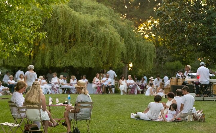 Apéro Jazz – White party - Giroussens: Rêverie musicale aux jardins : - Un soir vers le solstice, aux portes de l’été, vous enfilez une tenue légère, d’un beau blanc (...) dlvr.it/S1cZpC