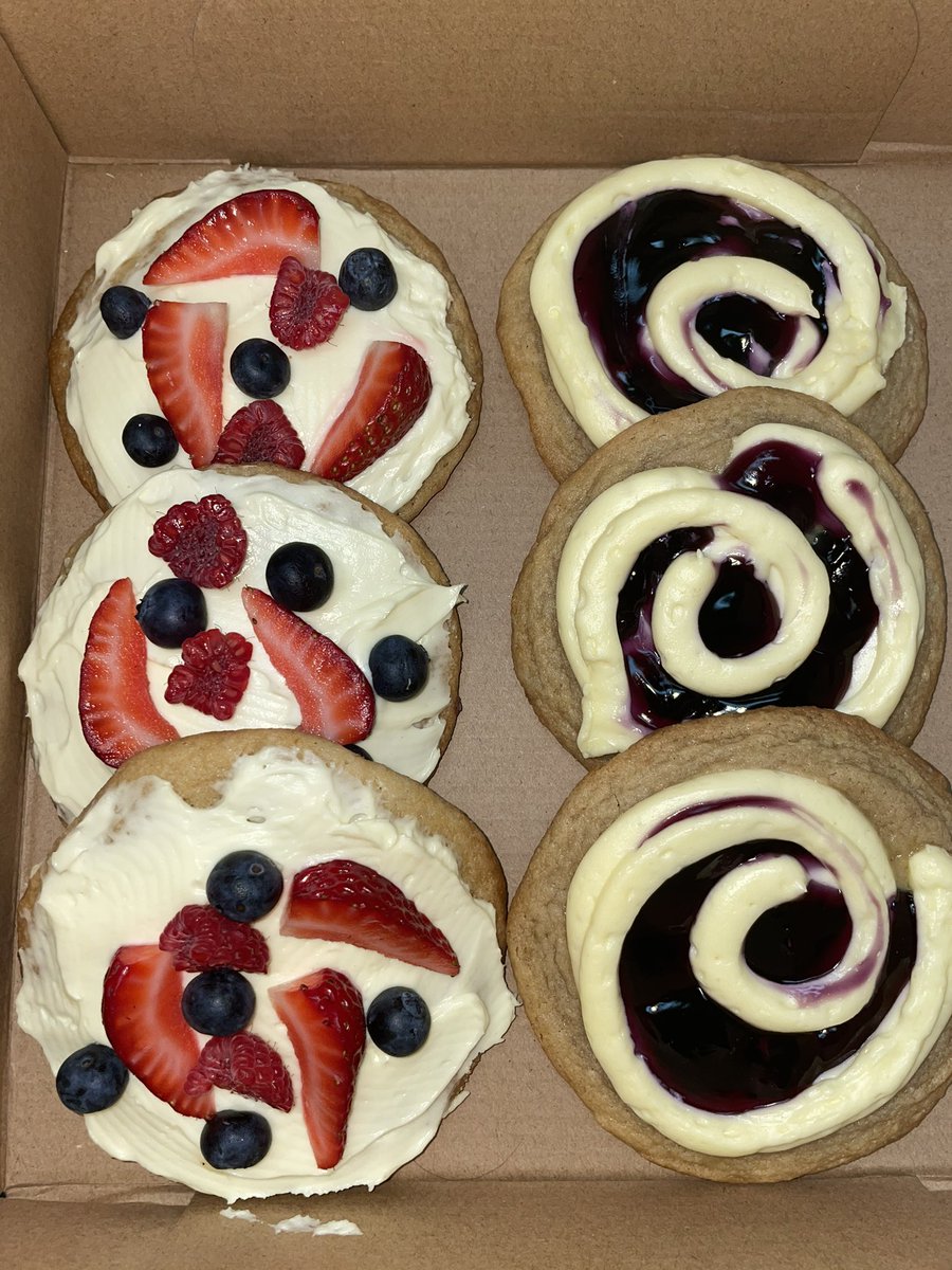 cloauchly's tweet photo. hey besties pls buy cookies from me https://t.co/cVYoBa05Dc