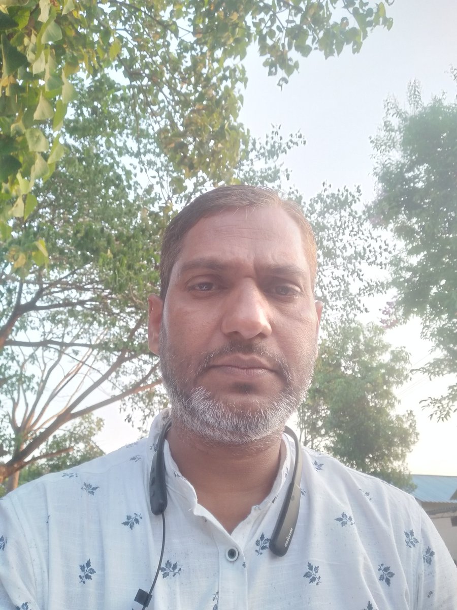 azezk5's tweet photo. ಕರ್ನಾಟಕದಲ್ಲಿ ಇದ್ದೀರಿ ಕನ್ನಡ ಮಾತನಾಡಿ ಅದೇ ನಿಮ್ಮ ಮಾತೃಭಾಷೆ ಎನ್ನುವುದು ತುಂಬಾ ಸುಲಭ.ಆದರೆ ತನ್ನ ತಾಯಿ ಬದುಕಿದ್ದೂ ತನ್ನದಲ್ಲದ ತಾಯಿಯನ್ನು ತನ್ನ ತಾಯಿ ಎಂದು ಒಪ್ಪಿಕೊಳ್ಳುವ ಸಂಕಟ ಅದು ತುಳುವರಿಗಷ್ಟೇ ಗೊತ್ತು. 

#TuluOfficialinKA_KL https://t.co/orjuxyn3Oe