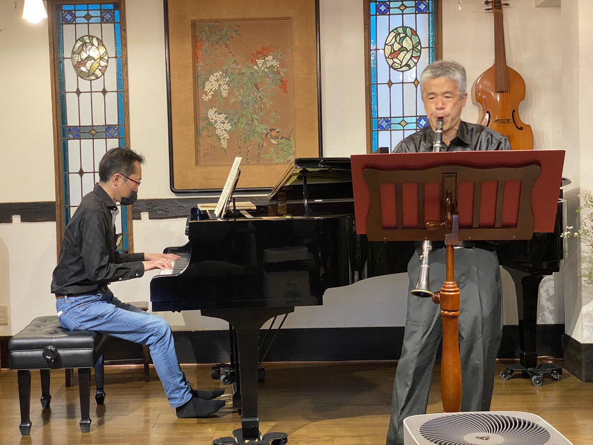 今日は菊池秀夫(クラリネット)、野本哲雄(ピアノ)duoのピアノ調律担当させていただいています。秀逸なプログラム、2人共太い音で凄い聞き応えがありましす。この季節に多い左ペダルのキュッキュッ雑音、リハーサル終わりで治します。