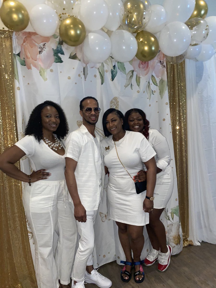 BadGirlAsh's tweet photo. Happy bday Pugh… with the gang 🤞🏾 love my friends https://t.co/ucIjsSq7uA