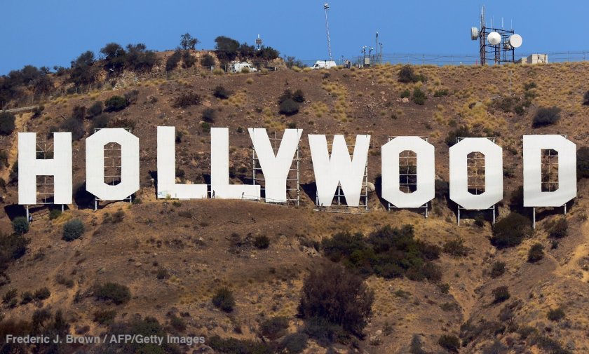 neiltyson's tweet photo. Flew into LA on Friday (to appear on @BillMaher)  and once again thought to myself: The Airport name “LAX” and the HOLLYWOOD signs are so large, they might be the largest letters on Earth — possibly soliciting visits from curious space aliens. https://t.co/OE6zxngwin