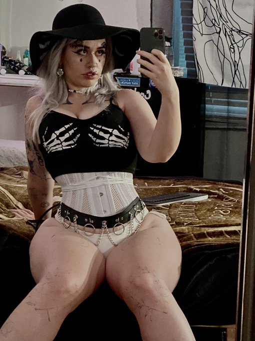 I need more friends for discord and twitch :( https://t.co/xpqct9SUcn<a href="/tag/cosplay"class="tags"><span>#cosplay</span></a>