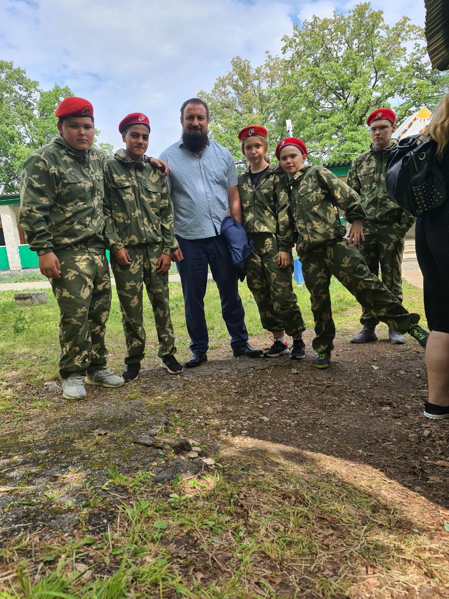 В последний день третьей юнармейской смены в ДОЛ «Жигули» проведён итоговый смотр умений и навыков, полученных юнармейцами в ходе пребывания в лагере. Состоялась юнармейская «Зарница», по окончании которой каждый юнармеец получил сертификат участника юнармейской смены
#юнармия