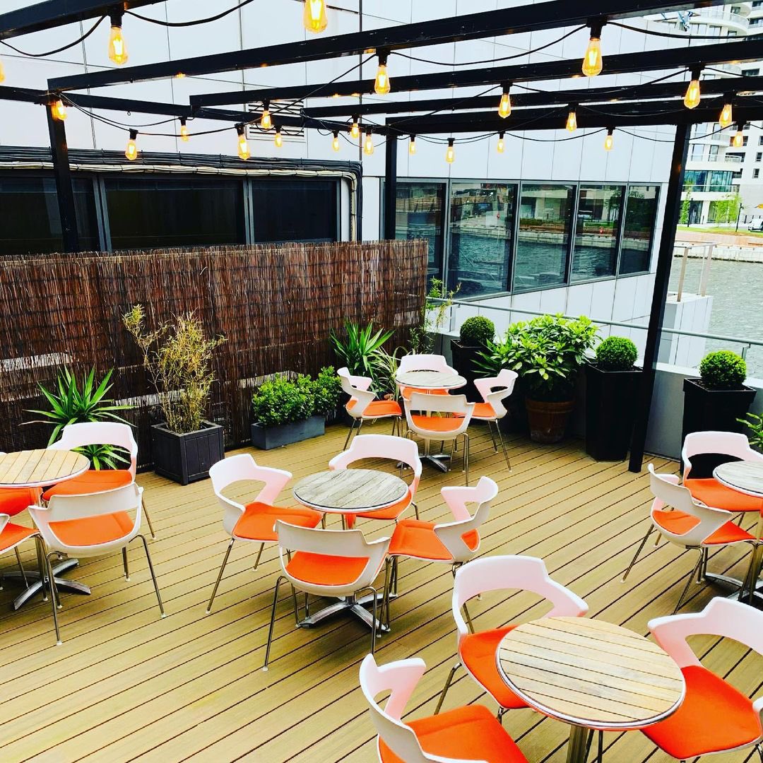 UnfoldEventsVIP's tweet image. #UnfoldLoves 🧐 Looking for indoor #EventSpace with adjoining #OutdoorSpace? Look no further than @CCTVenues 
🚣‍♂️ Their waterfront terrace is the perfect setting for a laidback #meeting or end of #event drinks