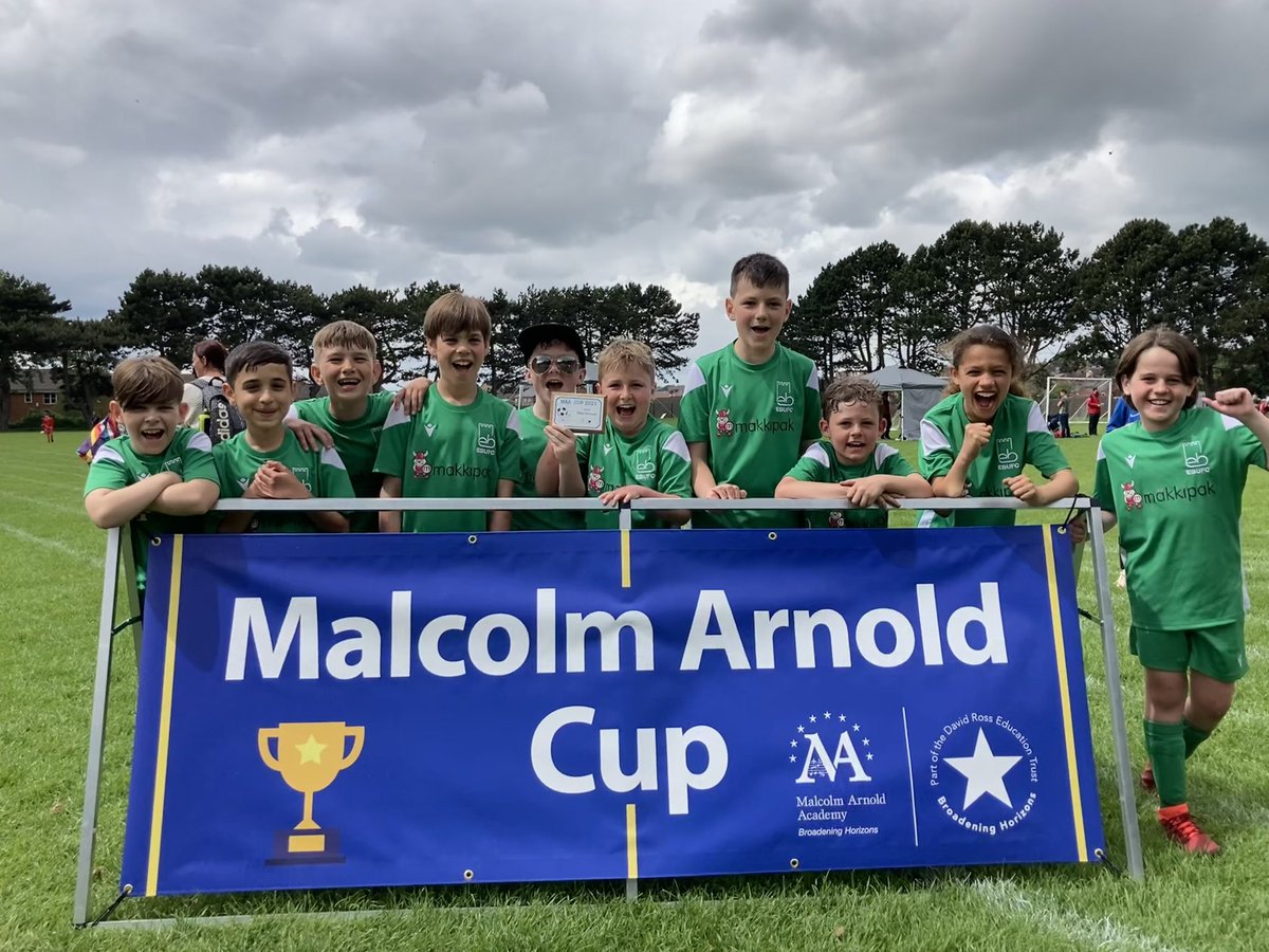 DRETevents's tweet photo. This time last week we were welcoming teams at the #MAAcup2021! Lots of outstanding football on display from 43 teams, across U7s-U10s! Just look at those happy faces!! #ReturnToPlay #MiniFootball #NorthamptonFootball @MAAcademySport @NorthantsFA https://t.co/MflPe4sEiq