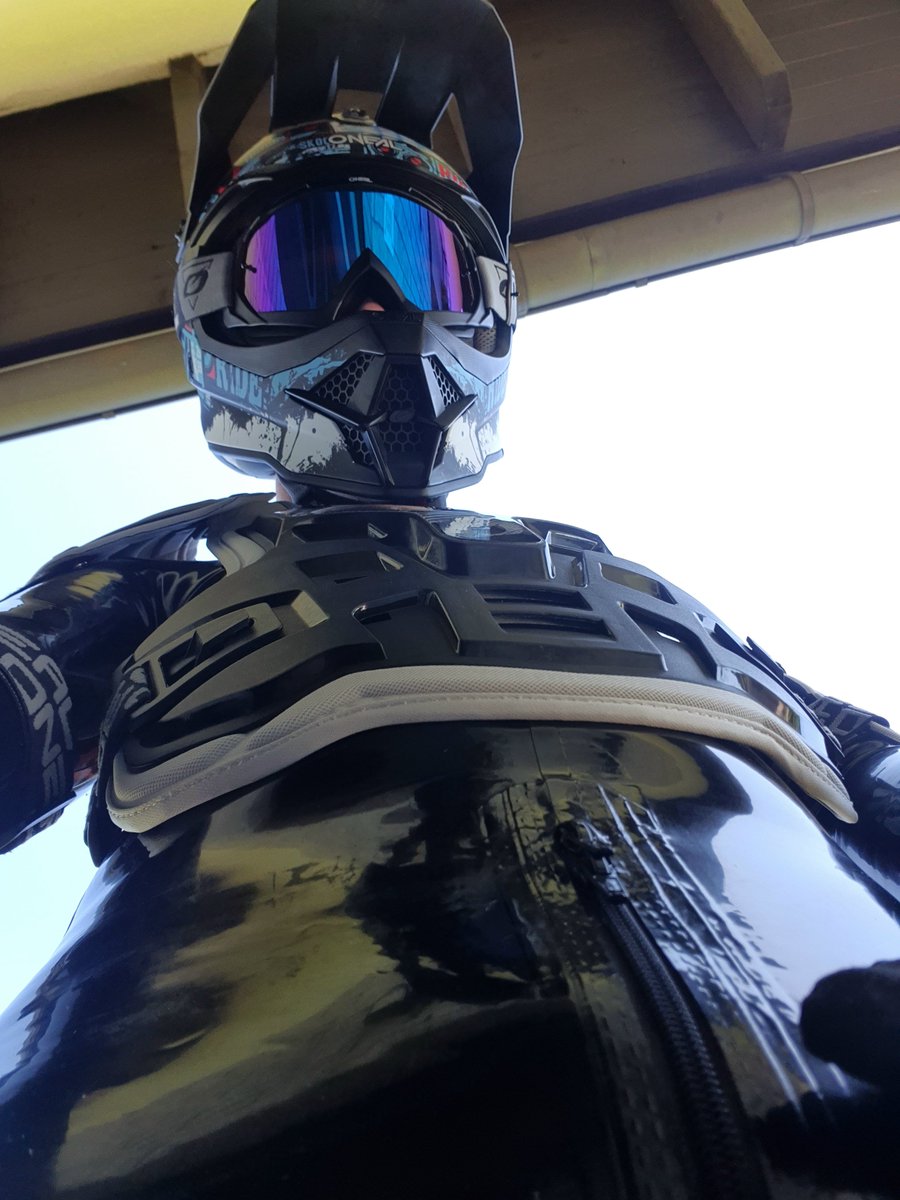 DeltapupSketch's tweet photo. I got lot of likes as i posted it as an answer, now i post it here 🤭🤗
Wanna do your job little boy? 😏🍆
#rubber #rubbermx #mx #gearhead #gay https://t.co/zf28dE1Mix