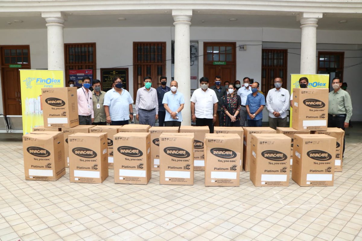 Received a consignment of 50 oxygen concentrators from @FinolexPipe & @_mukulmadhav today, and handed them over to district administration.
Immensely thankful to Finolex & Mukul Madhav Foundation for reaching out to Kolhapur to support us in this difficult time. https://t.co/GJAYQXphUz